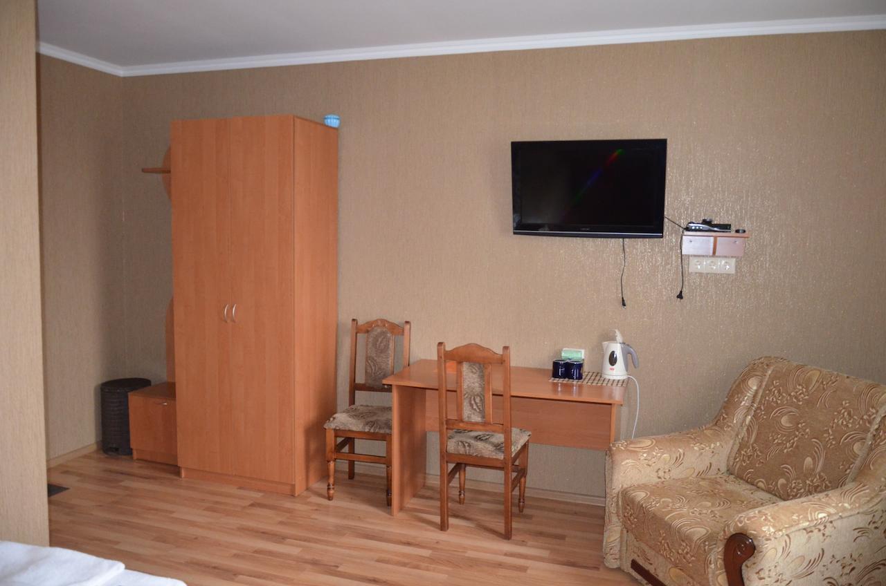 Atlant Hotel Osztroh Kültér fotó